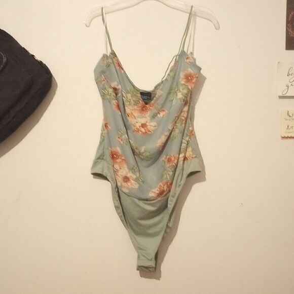 Seafoam Floral Spaghetti Stap Bodysuit!* - Picture 2 of 5
